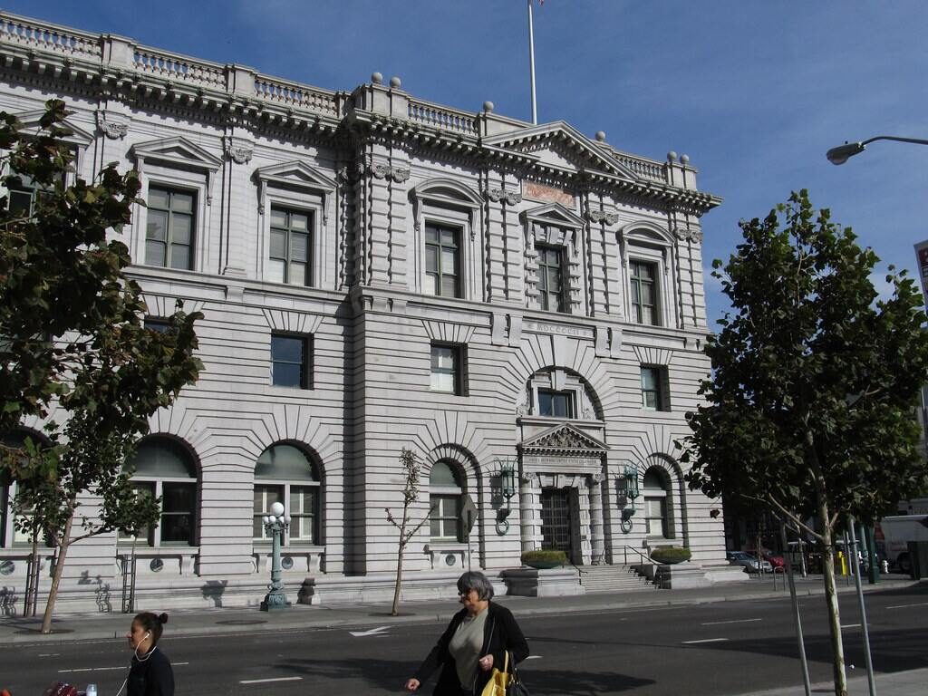 us appeals court pauses ruling against trump trade tariffs