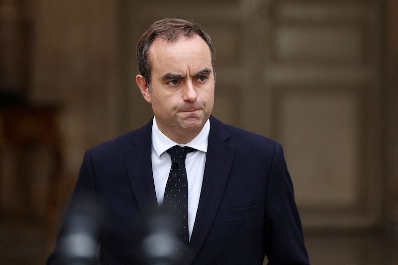 france plunged into fresh political turmoil after pm resigns
