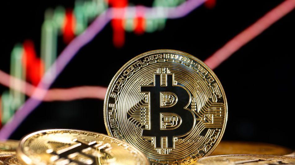 bitcoin drops over 3% on tariff fears