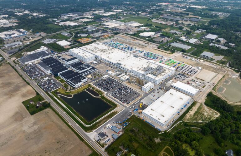 tesla lands 4.3b lg battery deal at michigan plant