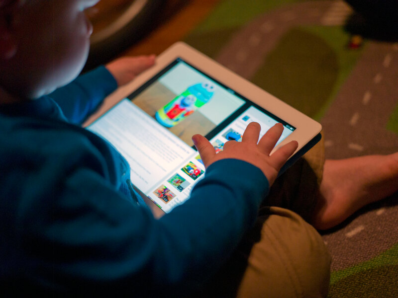 uk caps screen time at one hour for under fives