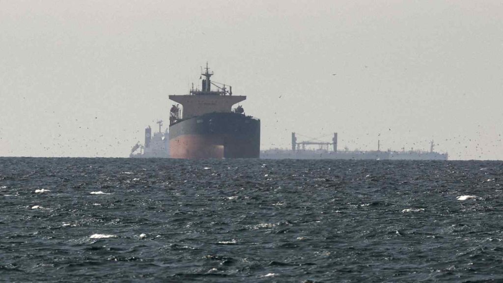 us warship nears singapore