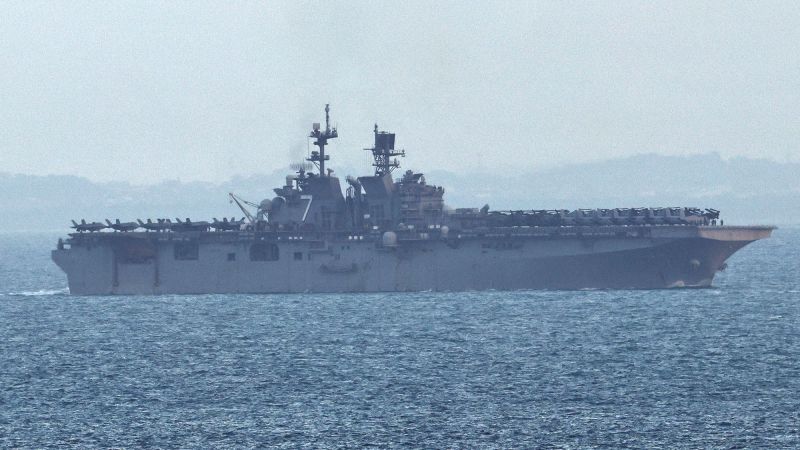 us warship nears singapore en route to middle east
