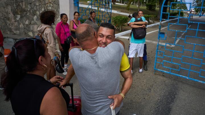 cuba frees over 2,000 prisoners