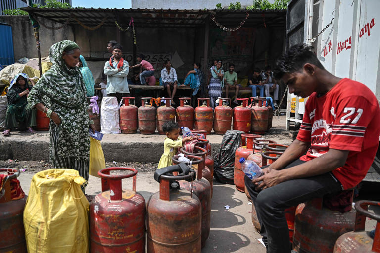 india buys iranian oil after seven year gap