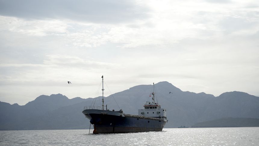 iran reimposes hormuz strait blockade