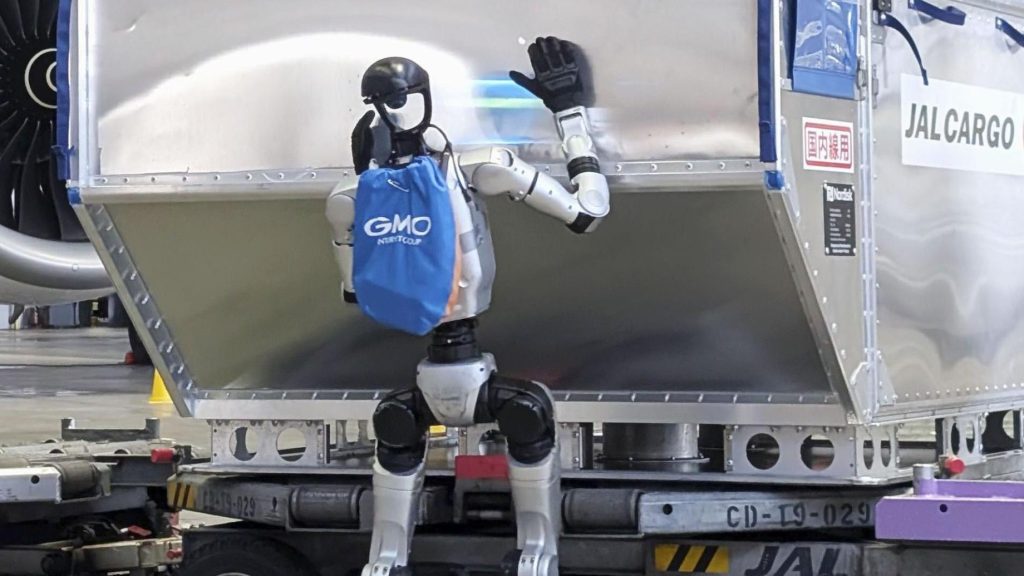 japan airlines trials humanoid robots