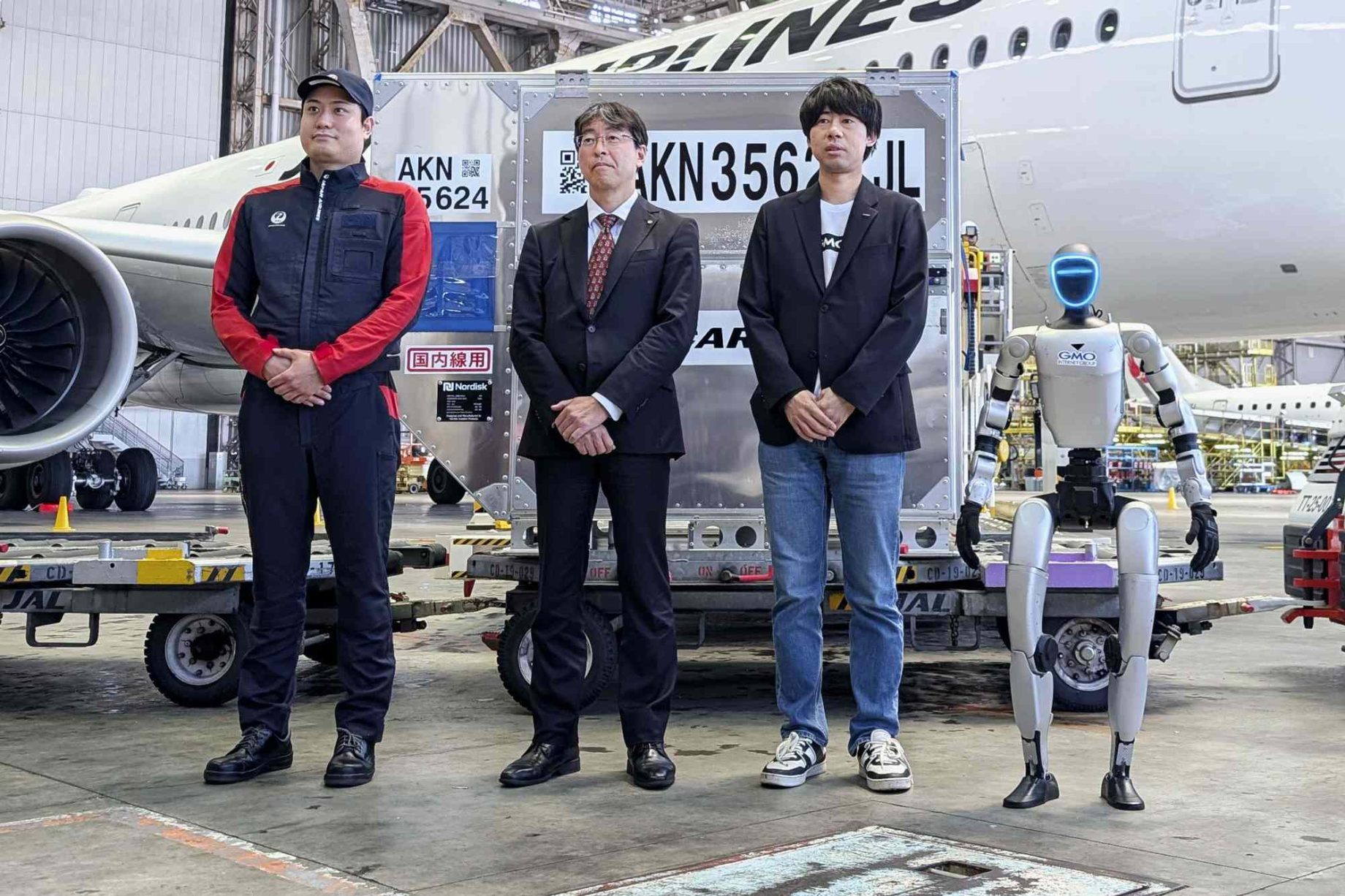 japan airlines trials humanoid robots at haneda airport