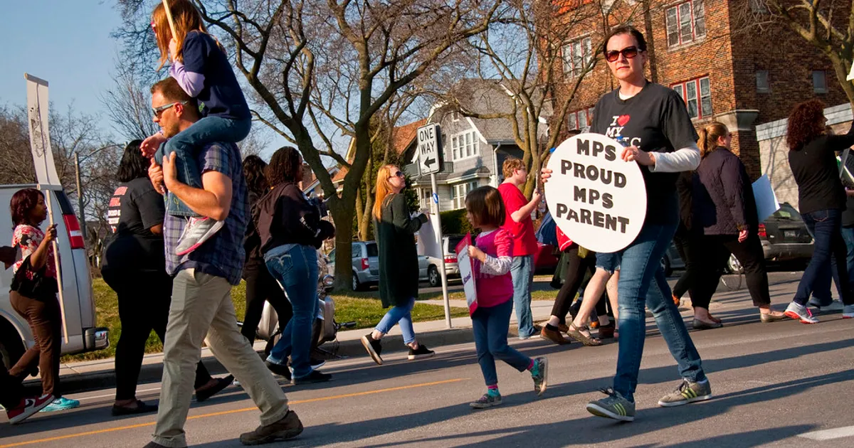 Milwaukee Public School Teachers and Supporters Picket Outside Milwaukee Public Schools Adminstration Building Milwaukee Wisconsin 4-24-18 1139
