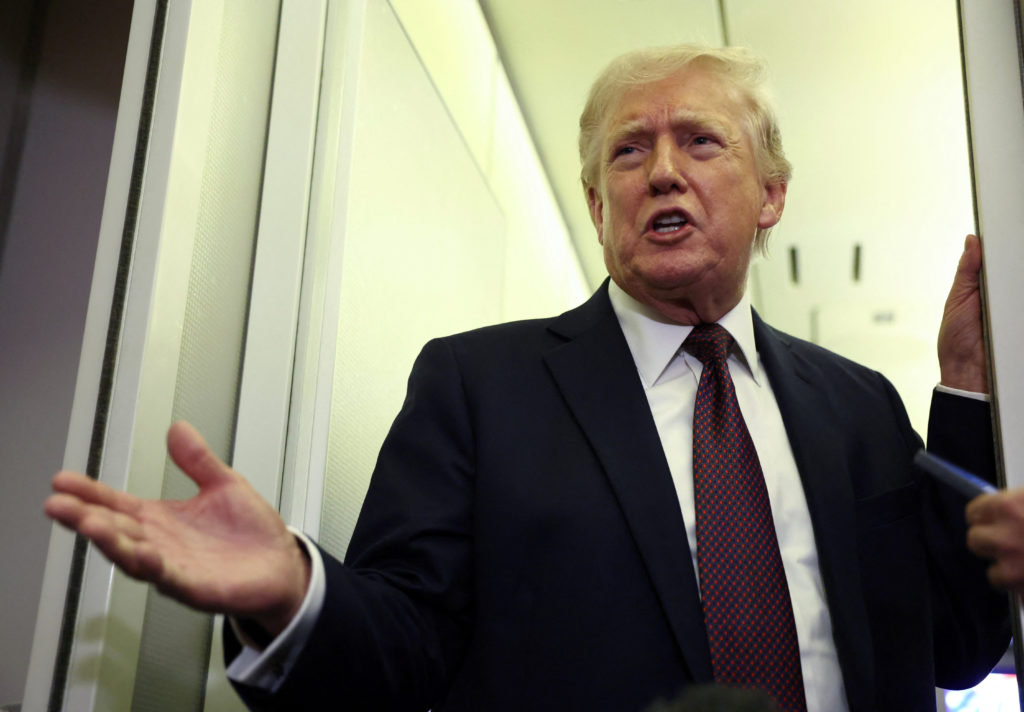 trump warns iran of hell over hormuz blockade