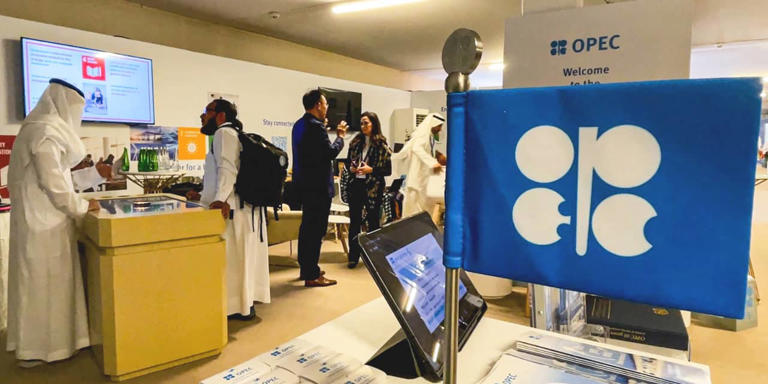 uae exits opec amid hormuz oil crisis