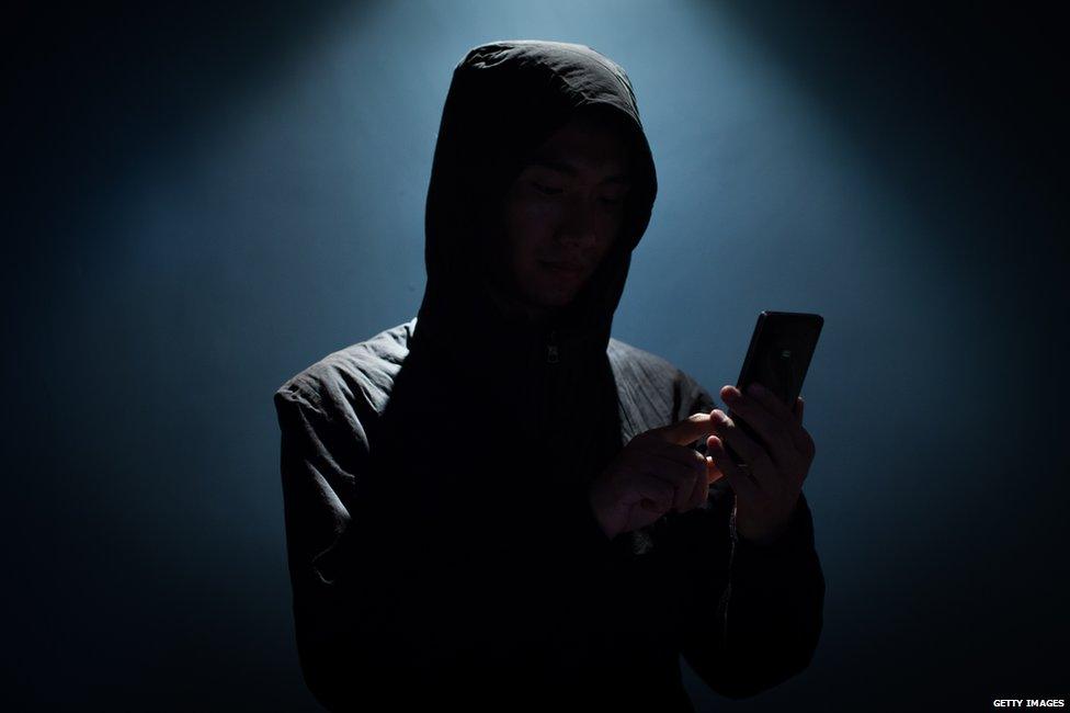 uk intelligence warns 100 countries hold phone hacking spyware2