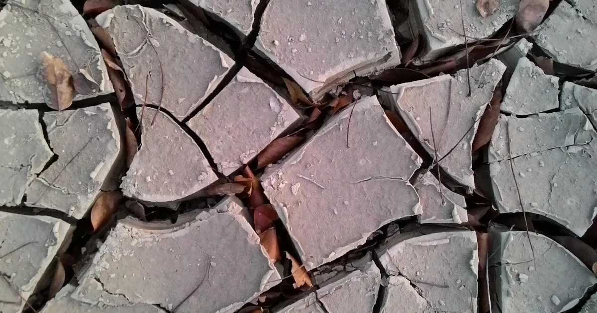cracked soil, drought, el nino