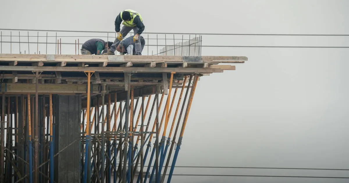 Workers on a high-rise building construction site in Denizli, Türkiye, showcasing teamwork and safety.