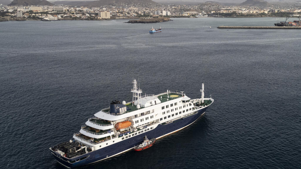argentina probes hantavirus outbreak on antarctic cruise