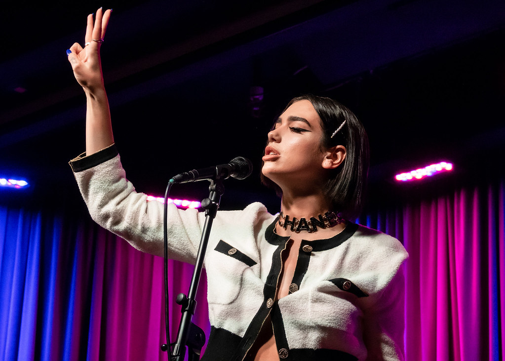 dua lipa files $15m lawsuit against samsung over packaging image