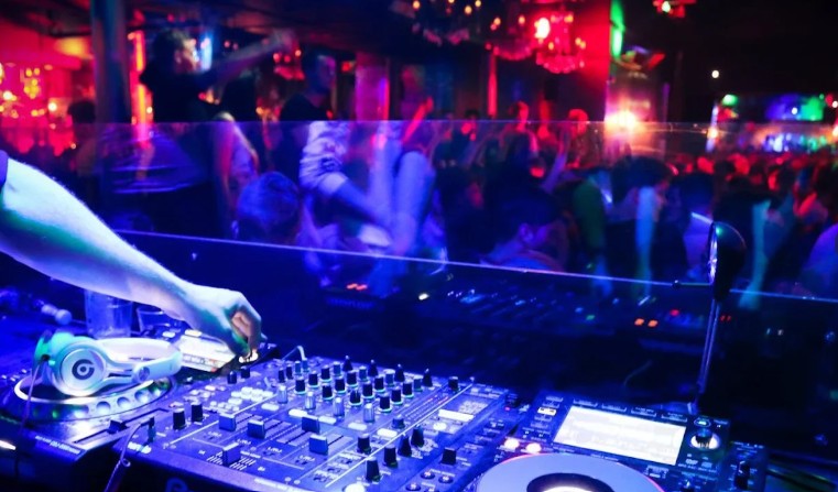 red square bar