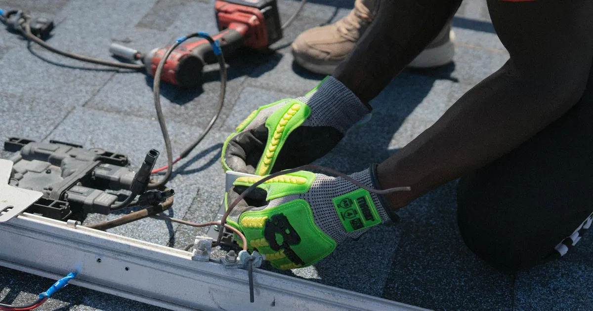 Technician installing solar panels on a roof in Tampa, showcasing clean energy efforts.