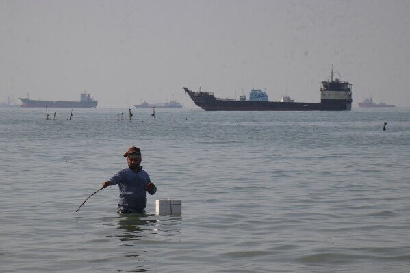us to guide stranded vessels through hormuz strait
