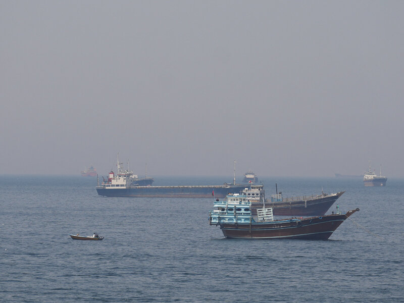 us to guide stranded vessels through hormuz strait2