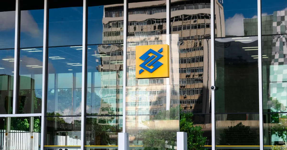 Modern building exterior in Brasília, Brazil, featuring reflective glass and iconic Banco logo.