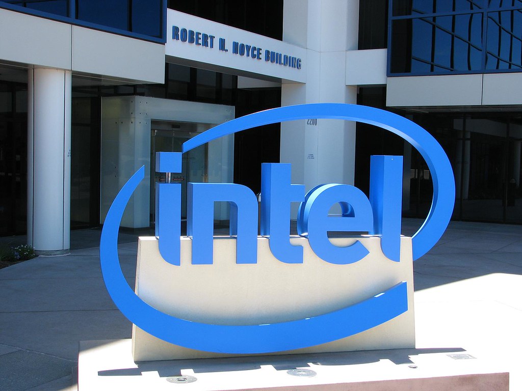 intel moves closer to possible apple chipmaking deal