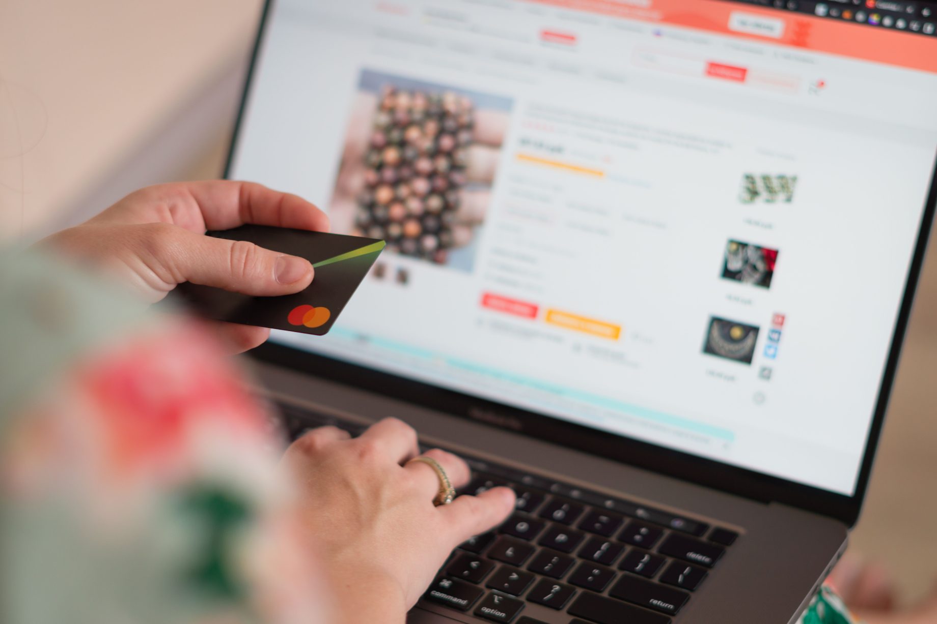 mastercard pushes numberless cards in bid to crack down on fraud