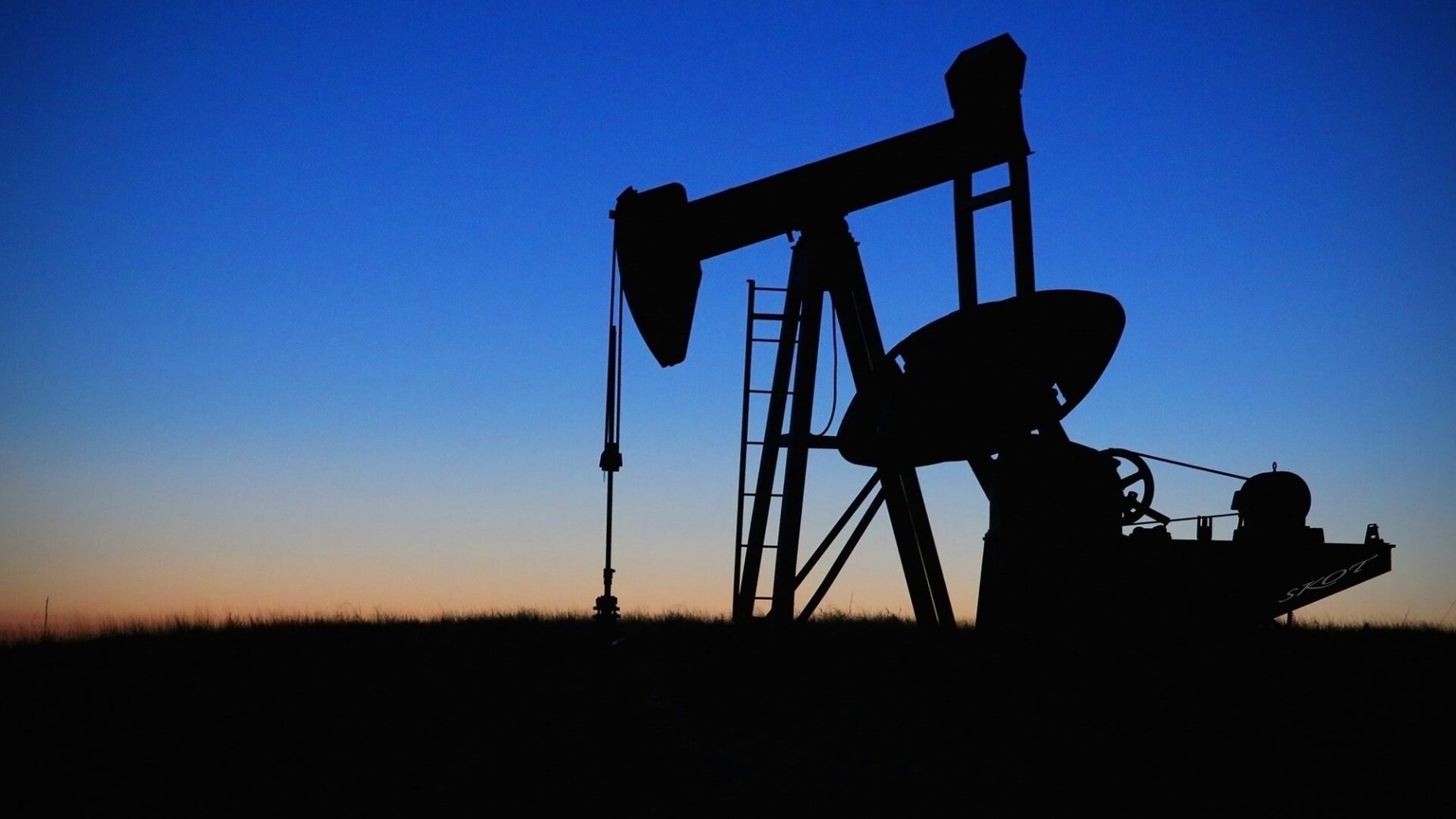 oil gains as israel presses deeper into lebanon