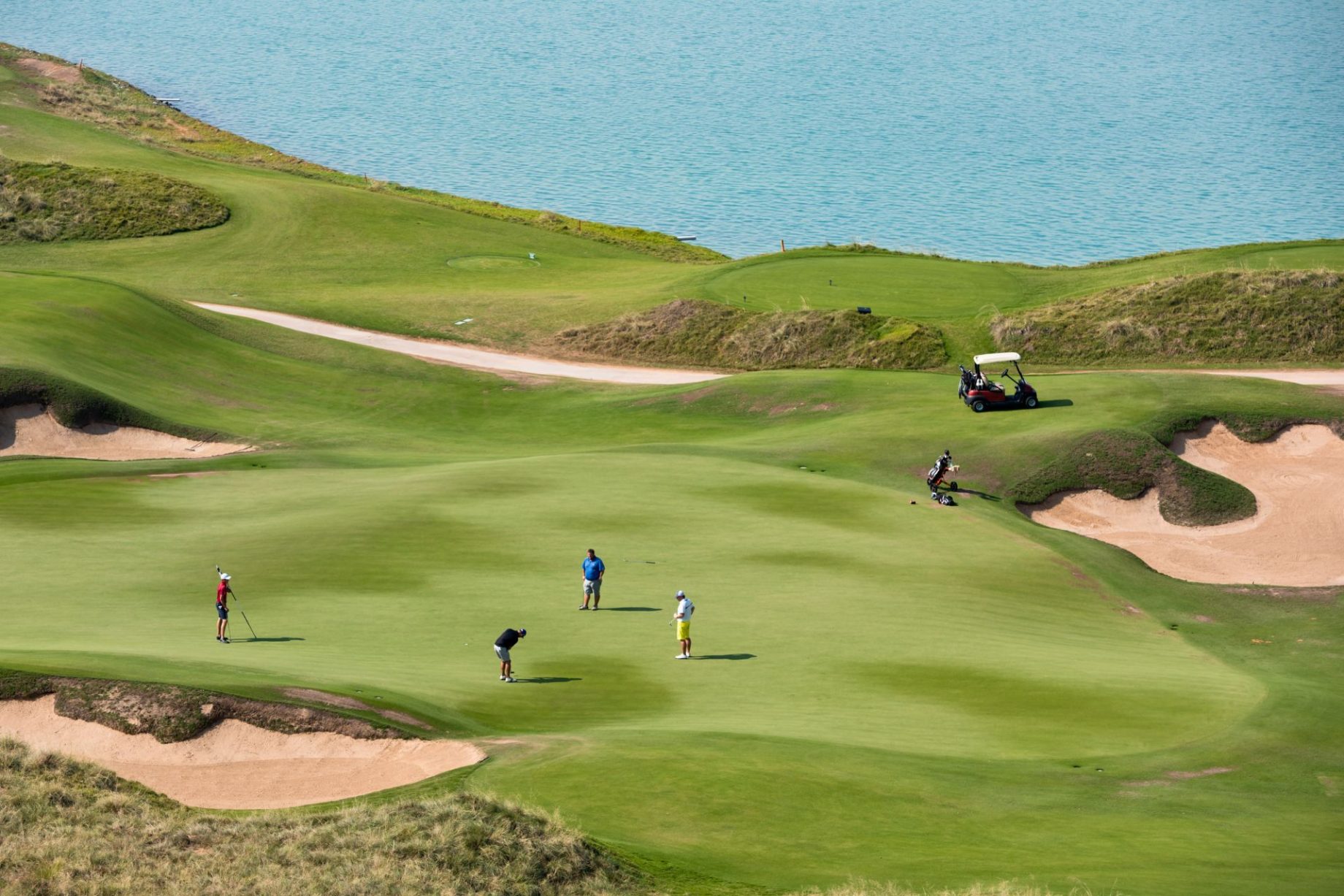 **Alt text:** Golf resort overlooking the sea, featuring a scenic coastal golf course with ocean views, lush fairways, and a tranquil waterfront landscape.