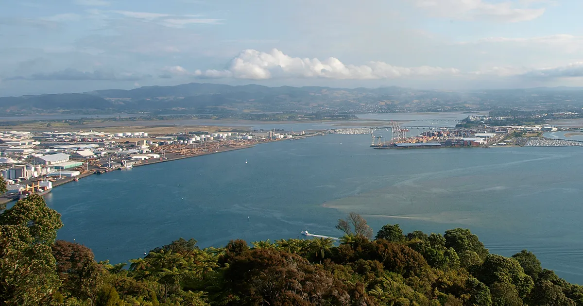 File:Port of Tauranga.jpg