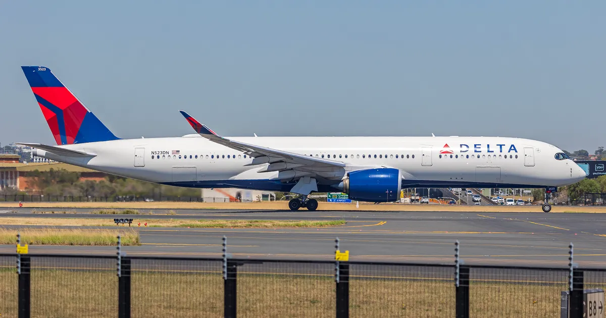 Delta Air Lines (N523DN) Airbus A350-941 departing Sydney Airport