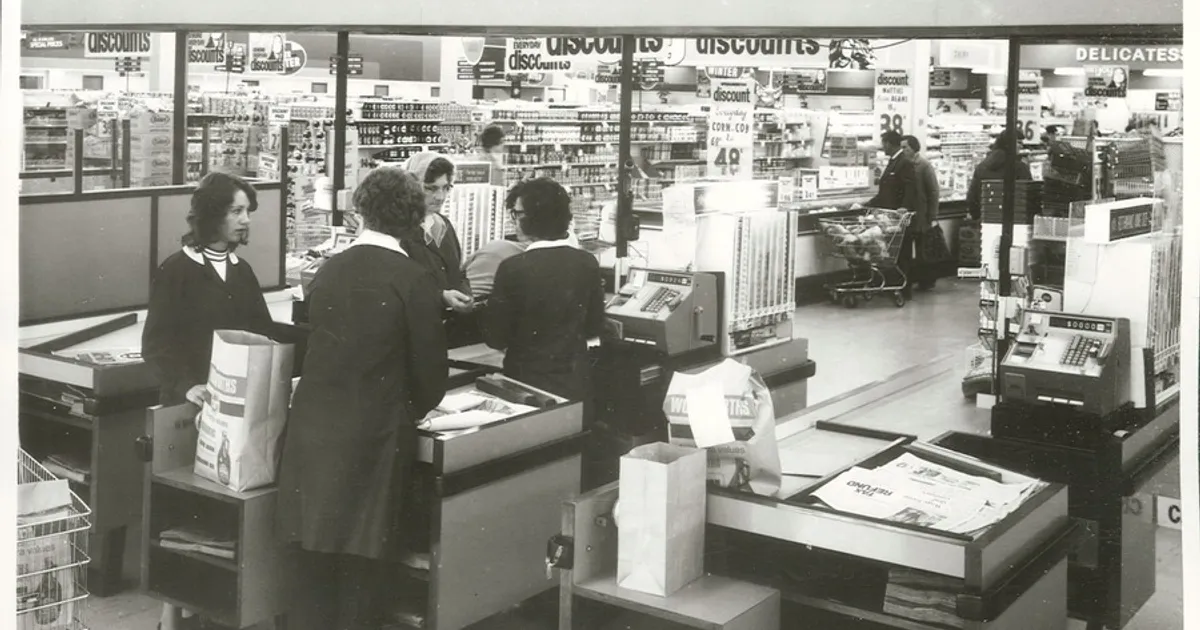 Woolworths Supermarket (Upper Hutt) (33420596940)